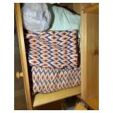 CONTENTS OF HUTCH INCLUDING LINENS, BLANKETS, TOWE