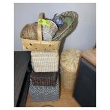GROUP OF WICKER BASKETS AND DECORATIVE BOXES