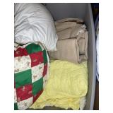 TOTE WITH MISC DECORATIVE PILLOWS AND BEAD SPREAD