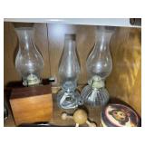 GROUP OF OIL LAMPS, CLOCK AND MISC PLATES AND CONT