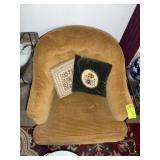 UPHOLSTERED OCCASIONAL CHAIR