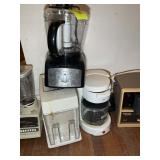 GROUP OF KITCHEN APPLIANCES, BLENDER, COFFEE MAKER