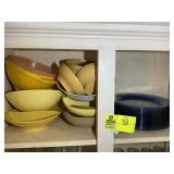 GROUP OF ASSORTED PLASTIC STORAGE CONTAINERS, SOME