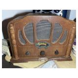 CONTENTS ON TOP OF DRESSER, DECORATIVE ITEMS, THOM