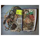 GROUP OF COSTUME JEWELRY, EARRINGS, NECKLACES, RIN