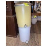 GROUP OF TRASH CANS, TV TRAY, ETC