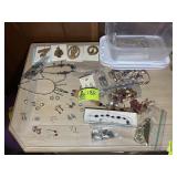 GROUP OF COSTUME JEWELRY, RINGS, NECKLACES, ETC