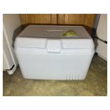 RUBBERMAID COOLER