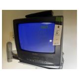 QUASAR 13 IN TV WITH VHS PLAYER
