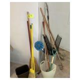 GROUP OF YARD TOOLS