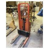 PRESTO LIFTS, ELECTRIC LIFT MODEL B6522000, 2,000