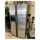 FRIGIDAIRE SIDE BY SIDE STAINLESS STEEL REFRIGERAT