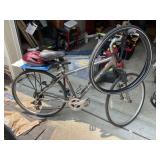 SCHWIN VOYAGER GSL10 ROAD BIKE WITH EXTRA TIRES AN