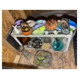 GROUP OF DECORATIVE BOWLS, FIGURINES, ETC