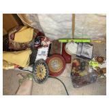 GROUP OF DECORATIVE PLATES, PLACEMATS, ETC