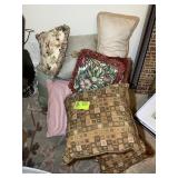 GROUP OF DECORATIVE PILLOWS