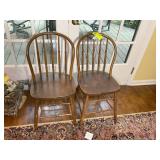 PAIR OF WOODEN SPINDLE BACK CHAIRS, 17.5 IN SEAT H