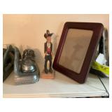 SHELF WITH PHONE AND BOOK ENDS