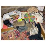 GROUP CONTAINING CHRISTMAS MUGS, HOT PADS AND GLOV