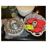 BAKING PANS, AND SALAD SPINNER