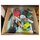 DRAWER WITH ASSORTED KITCHEN UTENSILS