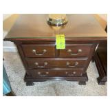KINCAID 3 DRAWER NIGHT STAND, 26 IN X 16 IN X 25 I