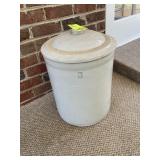 NO 8 CROCK WITH CHIP AND CRACK IN LID