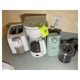 GROUP OF ASSORTED KITCHEN APPLIANCES, TOASTER, COF