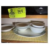 GROUP OF PLASTIC STORAGE CONTAINERS AND ASSORTED D