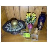 GROUP OF DECORATIVE ITEMS, VASES, ARTIFICIAL FLOWE