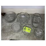 GROUP OF GLASS BOWLS AND DISHES