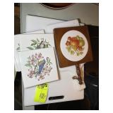 GROUP OF CUTTING BOARDS AND HOT PLATES