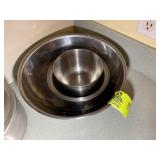 GROUP OF MIXING BOWLS