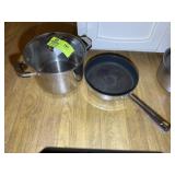 ONIDA STOCK POT AND COOKS ESSENTIALS FRYING PAN