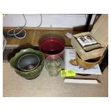 BOX OF CERAMIC POTS AND DECORATIVE ITEMS