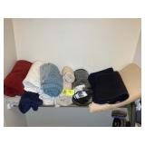 LARGE GROUP OF TOWELS