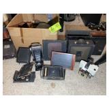 GROUP OF VINTAGE CAMERAS AND EQUIPMENT, KODAK