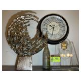 GROUP OF DECORATIVE ITEMS, WALL CLOCK, MANTLE CLOC