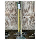 GROUP OF YARD HAND TOOLS, SHOVEL, RAKE, SAND TRAP