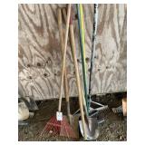 GROUP OF YARD HAND TOOLS, SHOVEL, RAKE, SAND TRAP