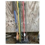 GROUP OF YARD HAND TOOLS, SHOVEL, RAKE, SAND TRAP
