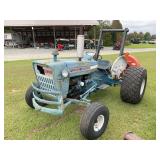FORD 2000 TRACTOR 3 CYLINDER DIESEL WITH TURF TIRE