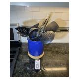 GROUP OF SERVING UTENSILS