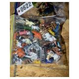 GROUP OF VINTAGE TOYS, ANIMAL FIGURINES, NINJA TUR