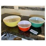 GROUP OF 3 PYREX MIXING BOWLS