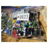 GROUP OF VINTAGE TOYS, ARMY FIGURINES AND MISC