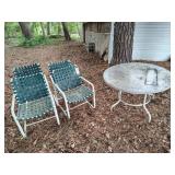 ROUND METAL FRAME GLASS TOP PATIO TABLE 42 IN DIAM