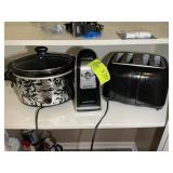 GROUP INCLUDING HAMILTON BEACH CROCK POT AND CAN O