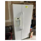 GE SIDE BY SIDE FRIDGE/FREEZER MODEL GSS23WGTAWW