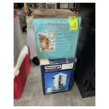 4 QT ELECTRIC ICE CREAM MAKER AND 60 CUP ELECTRIC